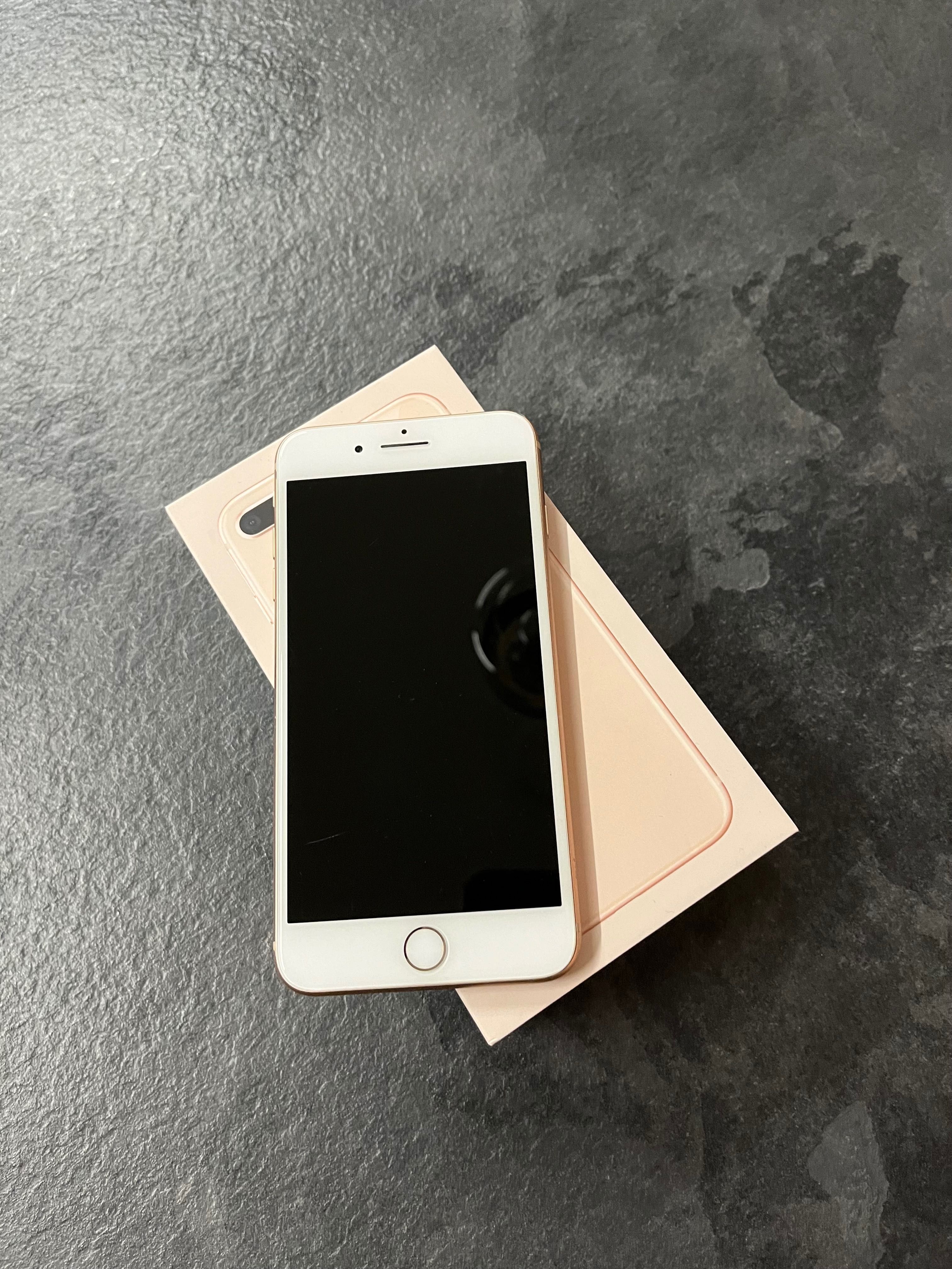 Sprzedam IPhone 8 Plus 64gb - Różowy