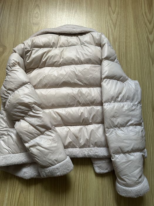 Куртка красивого молочного кольору