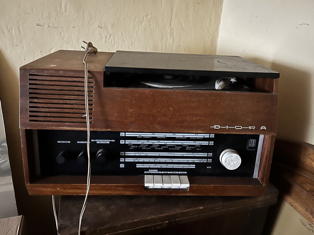 Radio gramofon Diora Aria retro