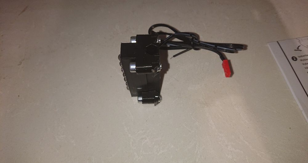 Baja 5b Światło tylne czerwone (pod spoilerem)