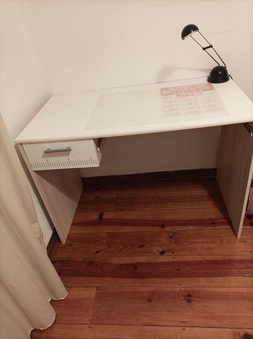 Secretária e Cadeira