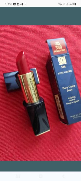 Губная  помада  ..