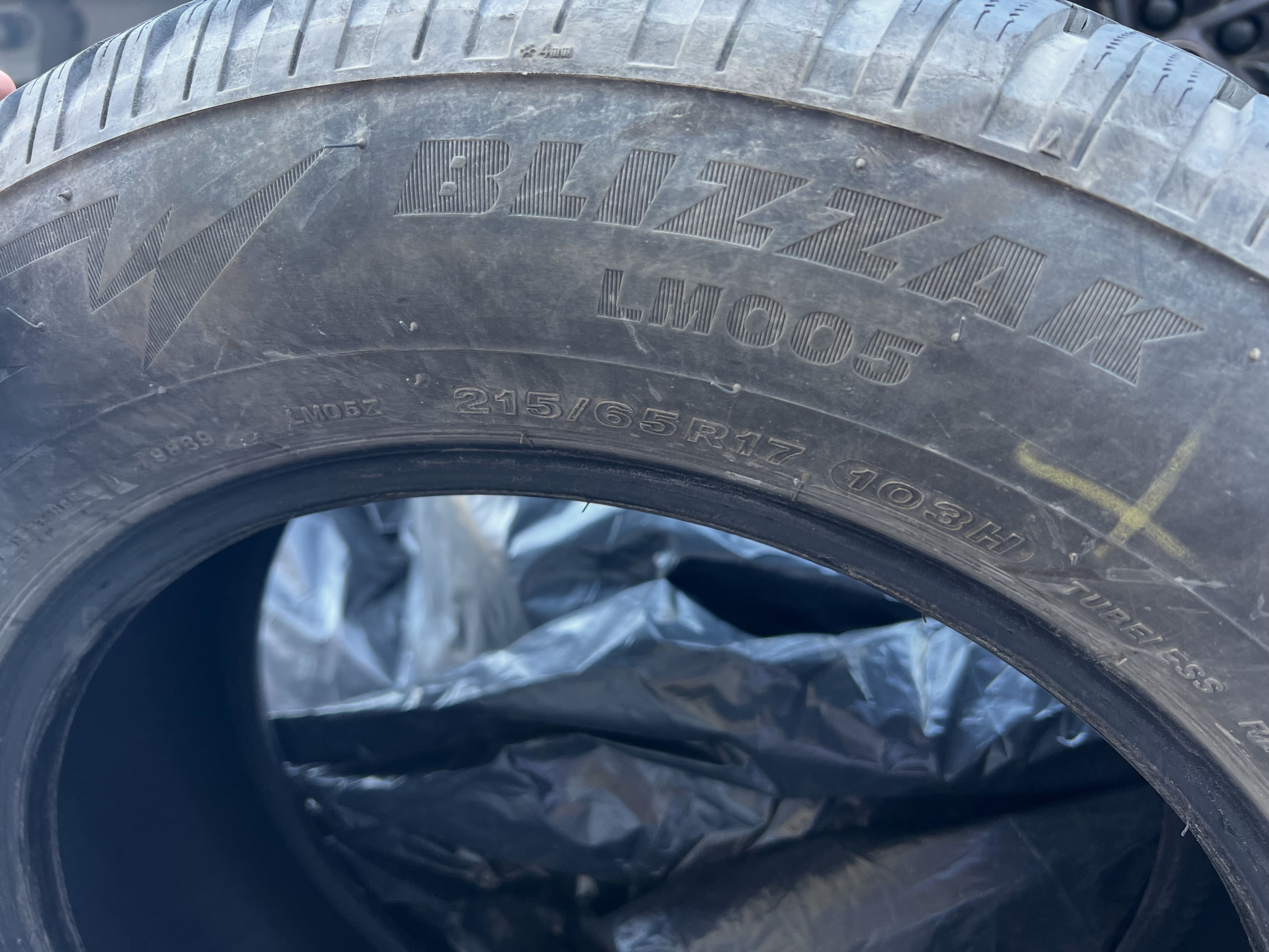 Opony Bridgestone Blizzak LM005 215/65 R17