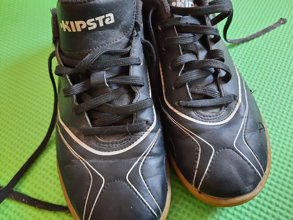 Buty halowe 36 czarne Kipsta sportowe piłka nożna halówki