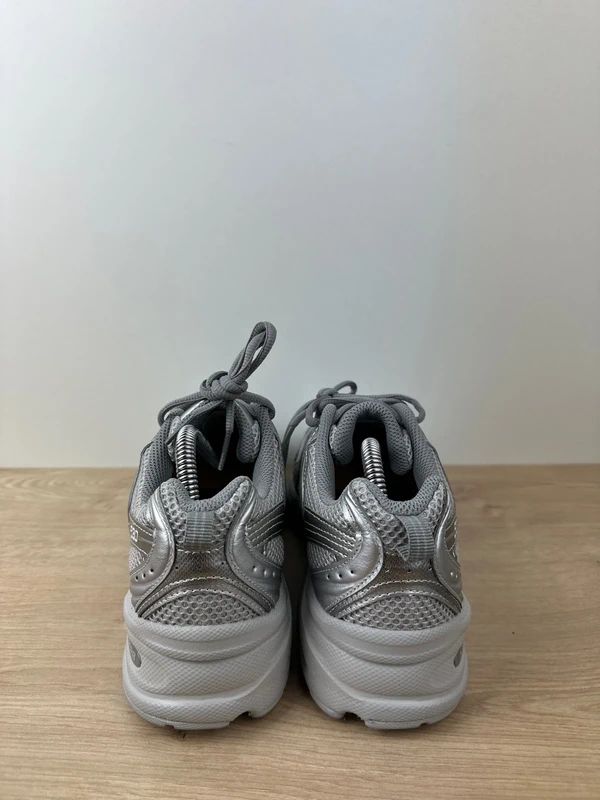 ORYGINALNE BUTY Sneakersy New Balance 530 srebrne rozmiar 39.5