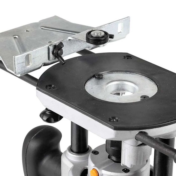 Фрезер BORT 2100Вт глибина 60мм 9000-23000об/хв зажим 6-8мм  фрезерка