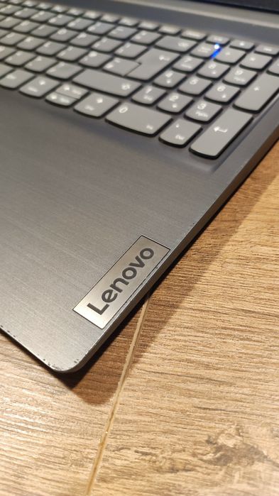 #2765 Lenovo V15 i5-10210U 12GB 256SSD W11 GW12 FV23 EKO BIUROWIEC