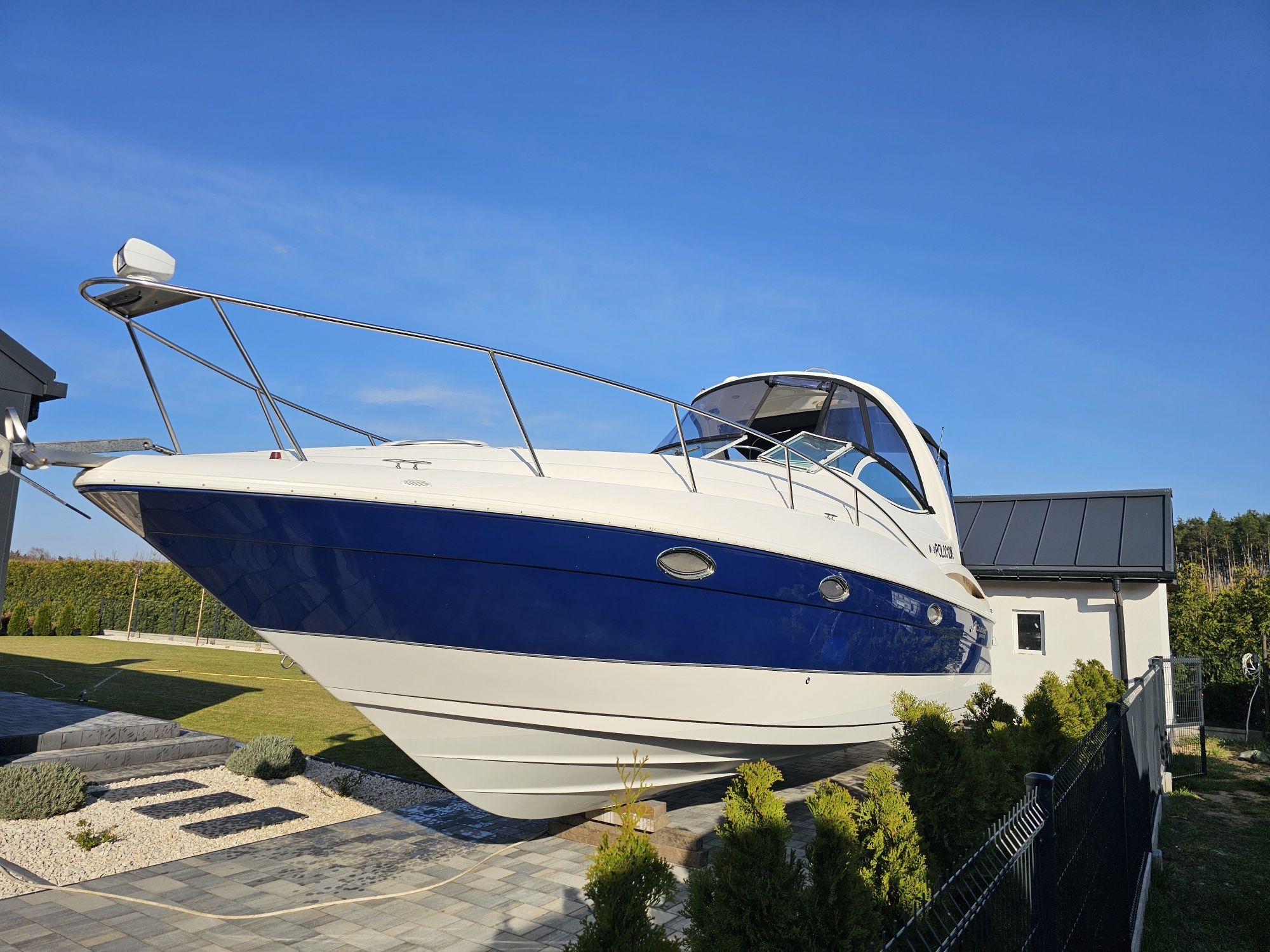 Cruisers yachts 300 express
