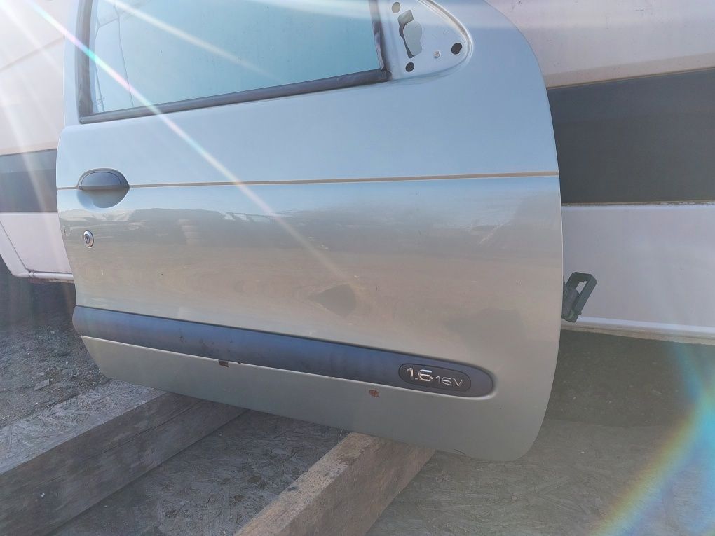 KOMPLETNE Drzwi przód przednie PRAWE Renault Megane I FL 2001 rok