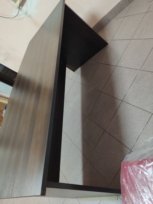 Шикарний стіл для дому чи офісу