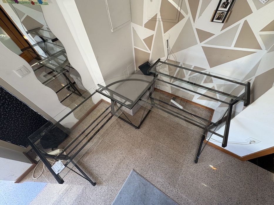 Secretária de canto em vidro