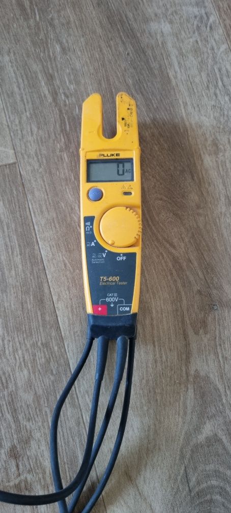 Dwubiegunowy  tester napięcia Fluke T5-600