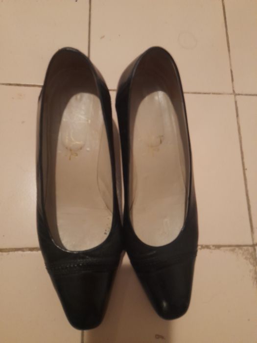 Sapatos de senhora pretos,