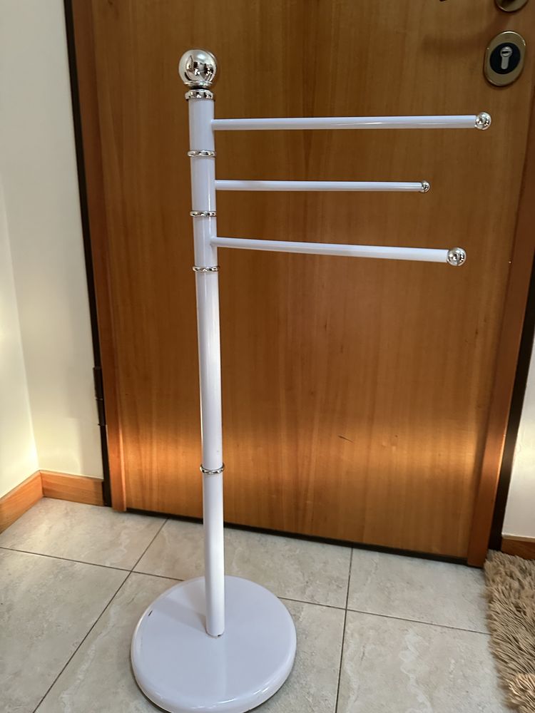 Toalheiro branco