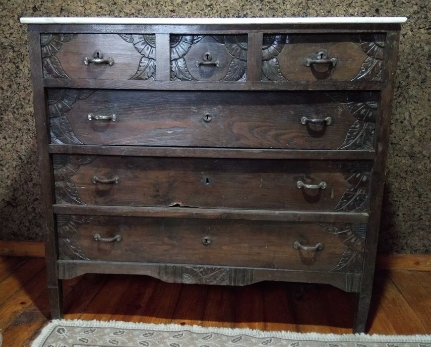 Cómoda Art Déco em Castanho e muito Antiga