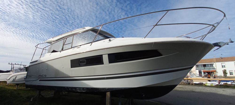 Jacht motorowy jeanneau, łódź motorowa