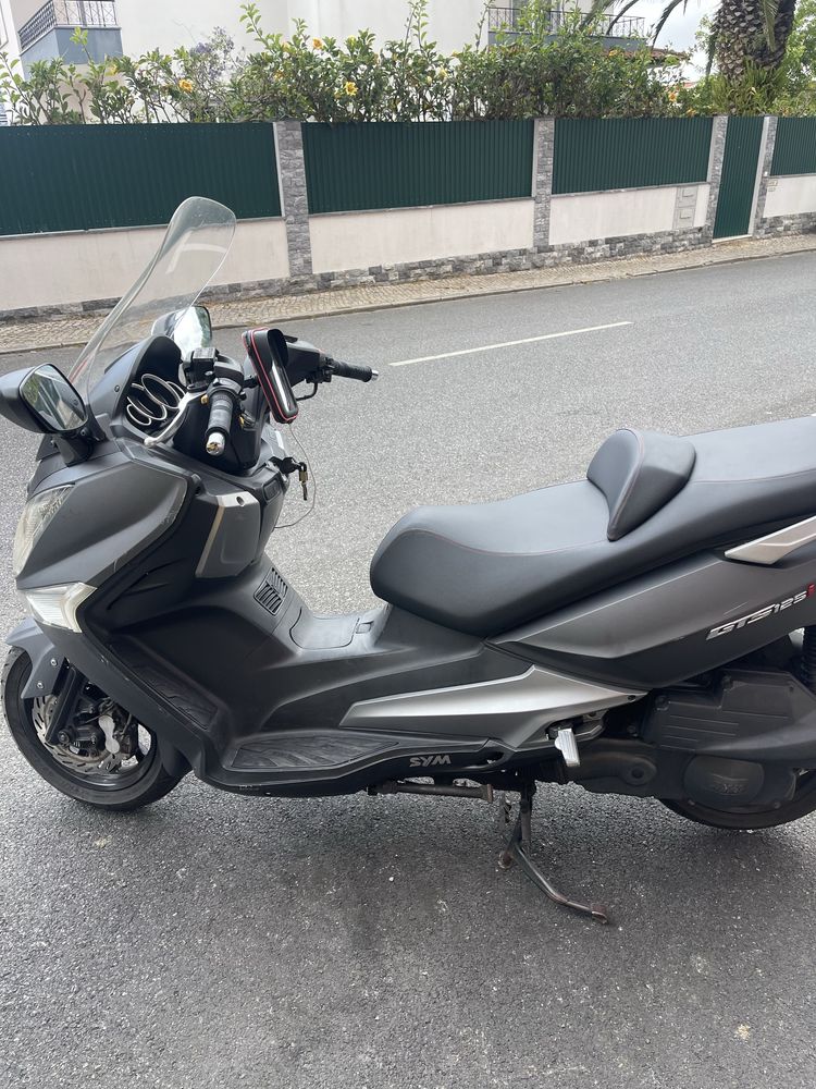Sym 125 i gts  o motor parece um relogio ideal