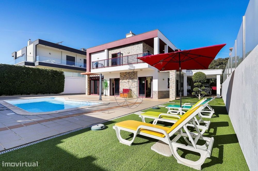 Moradia T4 com piscina à venda em Portimão