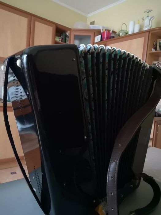 Баян Москва з регістрами. Хороший стан.