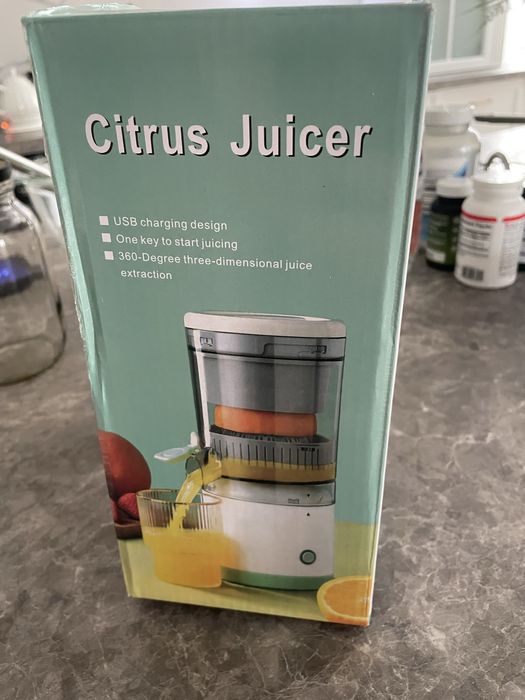 Соковитискач з апельсинів