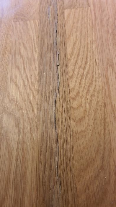 Biała komoda w stylu prowansalskim