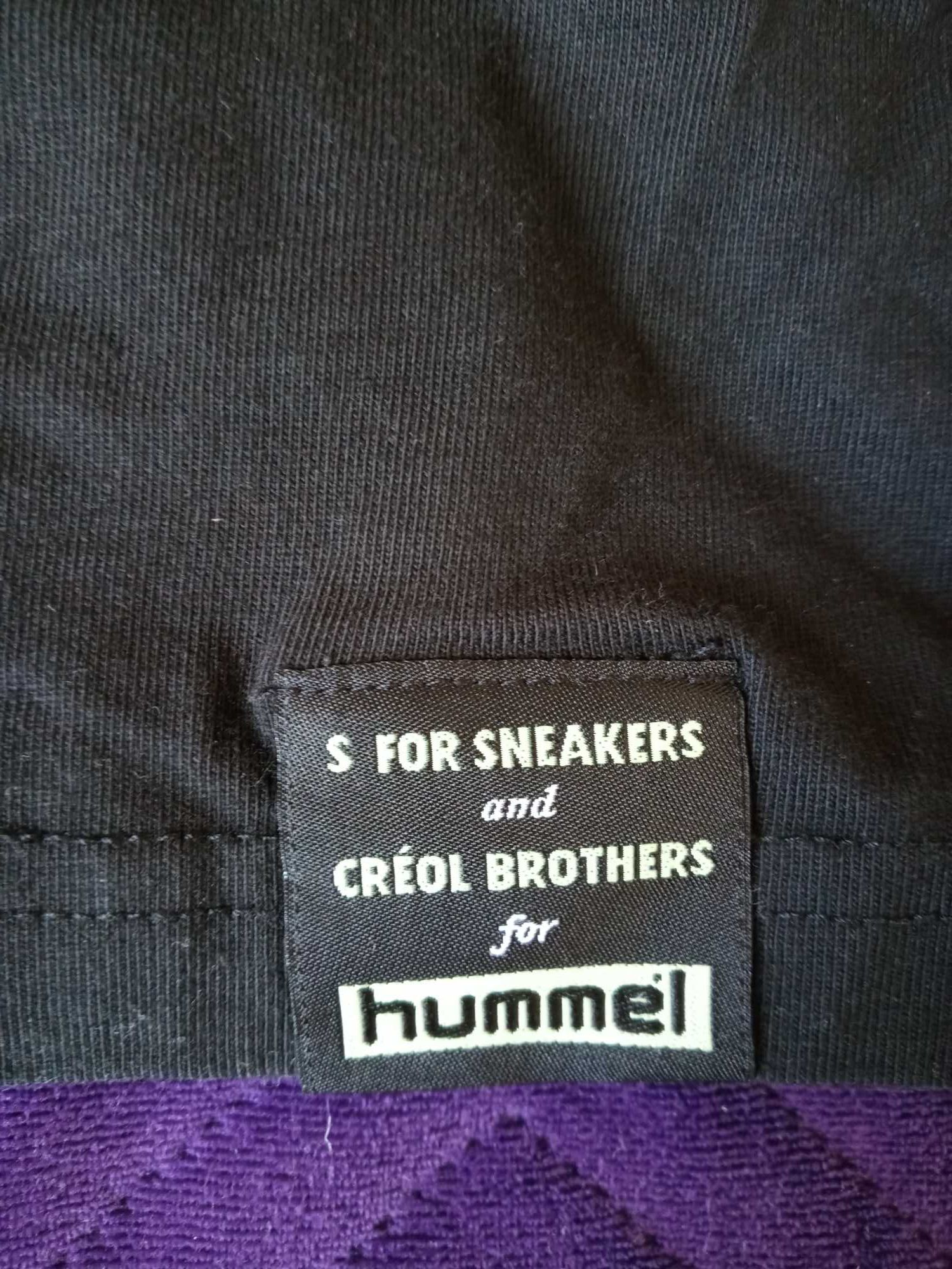 Czarny t-shirt z kwiatami na plecach Hummel Creol Brothers S