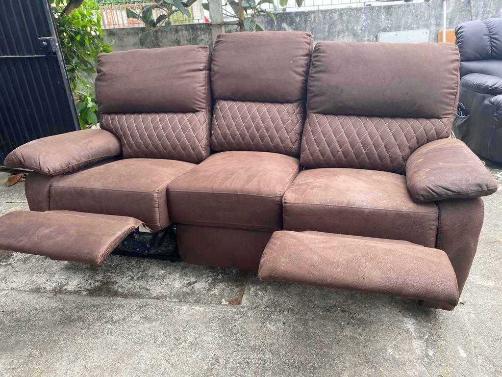 Sofá Castanho 3 Lugares com apoio para pés
