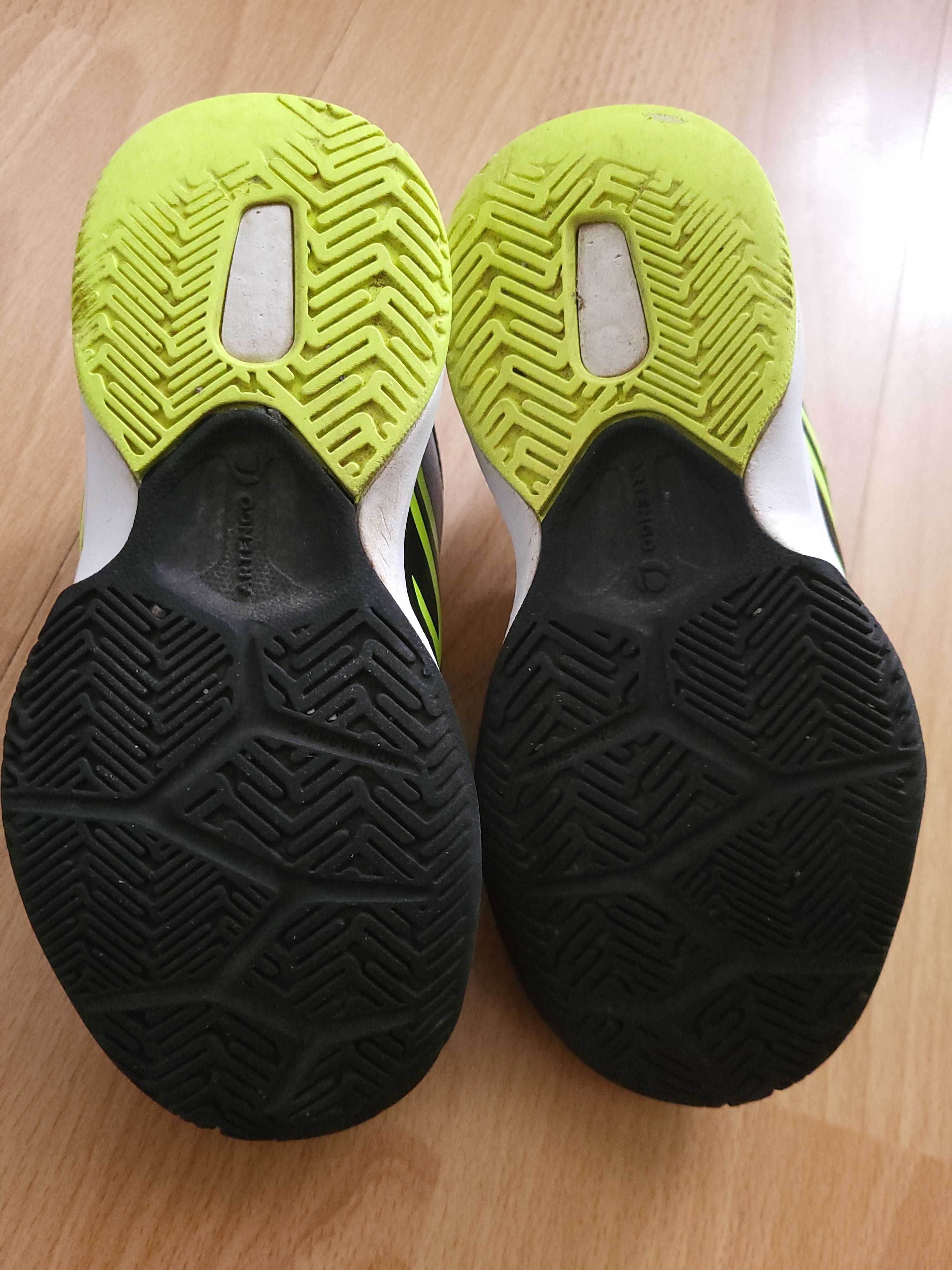 зручні кросівки artengo by decathlon р. 28
