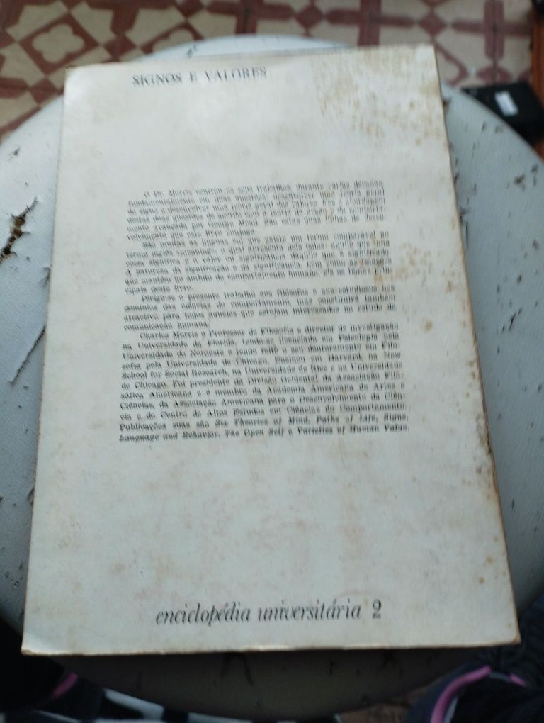 Livro "Signos e valores"