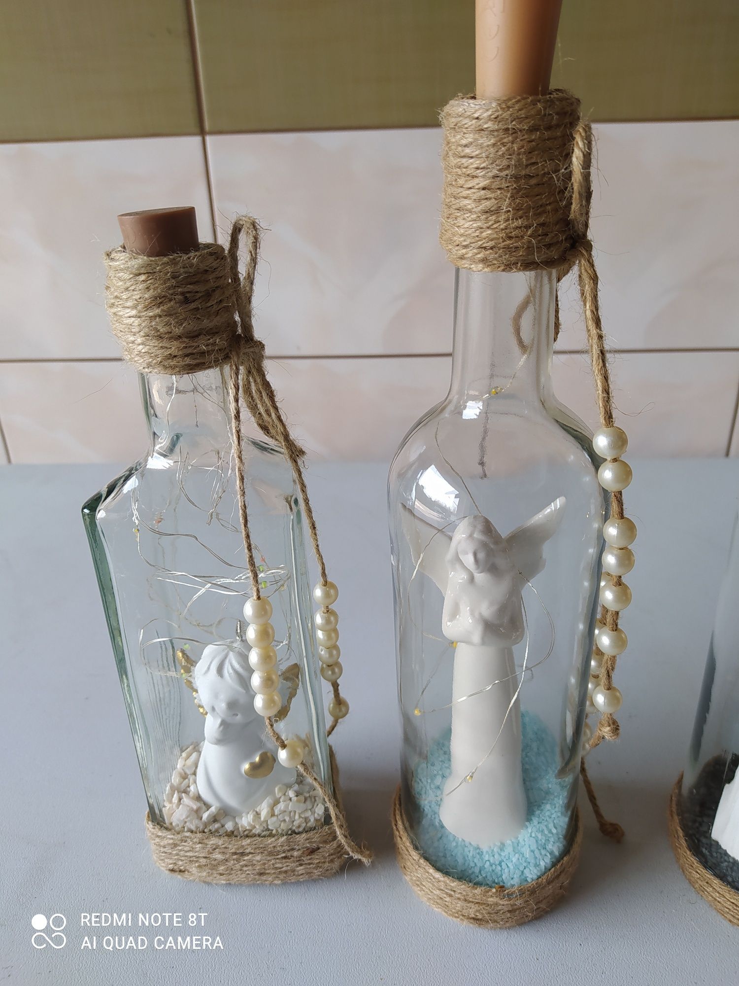 Aniołki  ceramiczne zamknięte w butelce