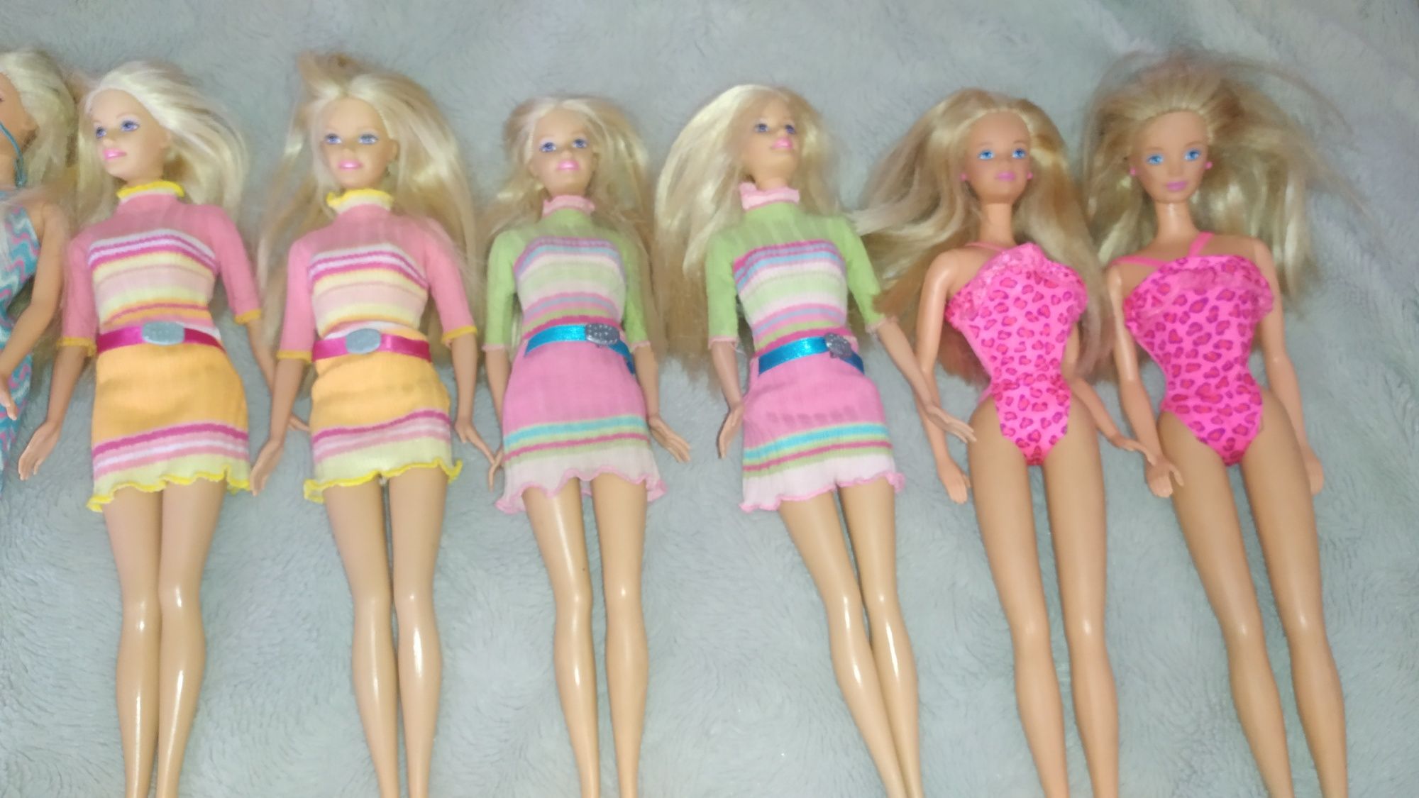 Barbie 15€ cada ou 20 por 199,99€, 5€ cada vestido ou 20 por 75€