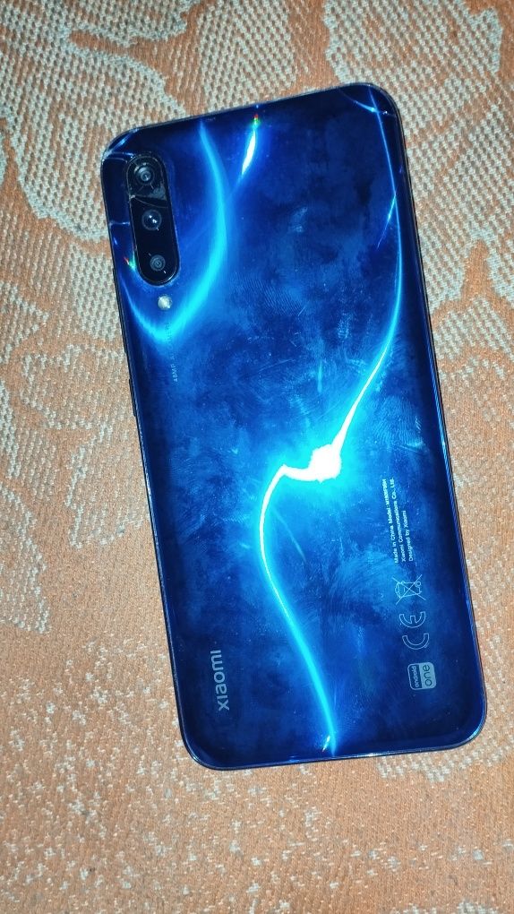 Продам телефон Xiaomi Mi A3
