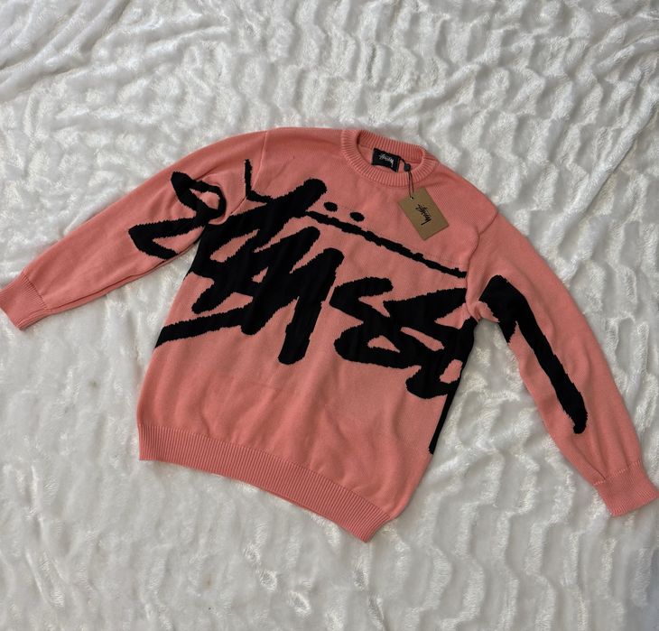 Найпопулярніший світер від Stussy