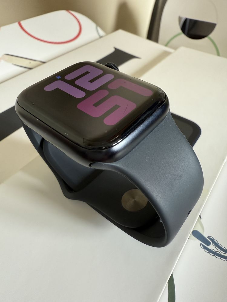 Apple Watch SE (2gen) 40 mm GPS jak nowy