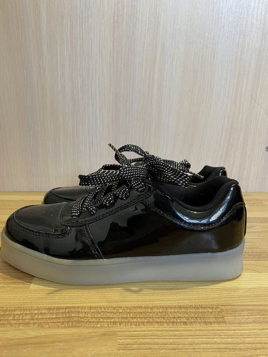 Лакові кросівки для дівчинки