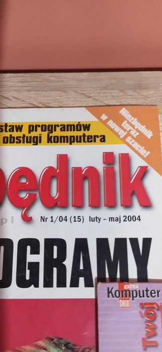Extra Komputer Świat. Twój Niezbędnik 1/04 + płyta CD