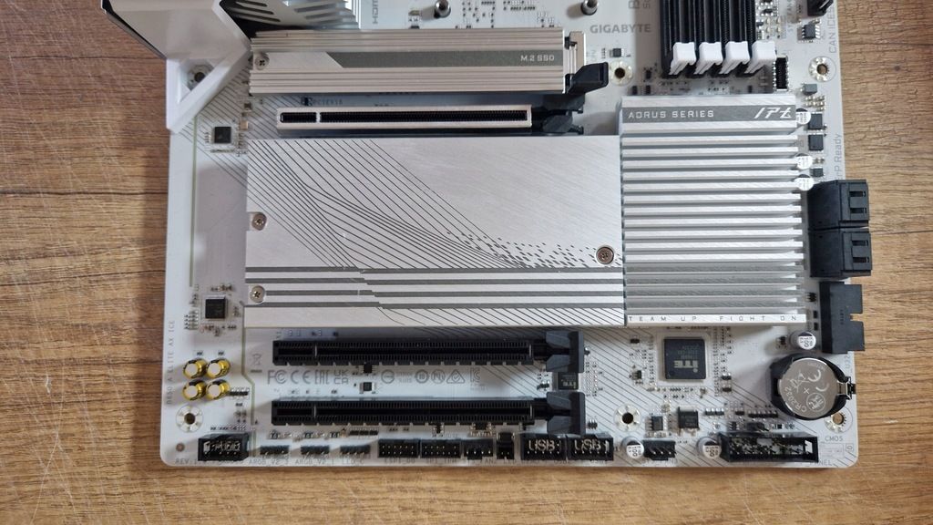 Płyta główna Gigabyte B650 AORUS ELITE AX ICE box gwarancja nr. N1552