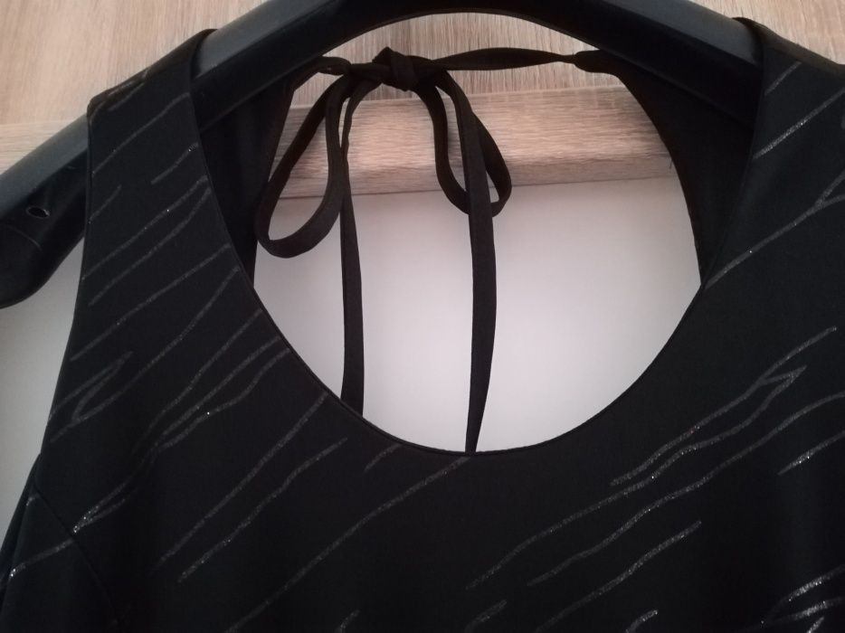 Suknia czarna z wiązaniem na szyi R. 42