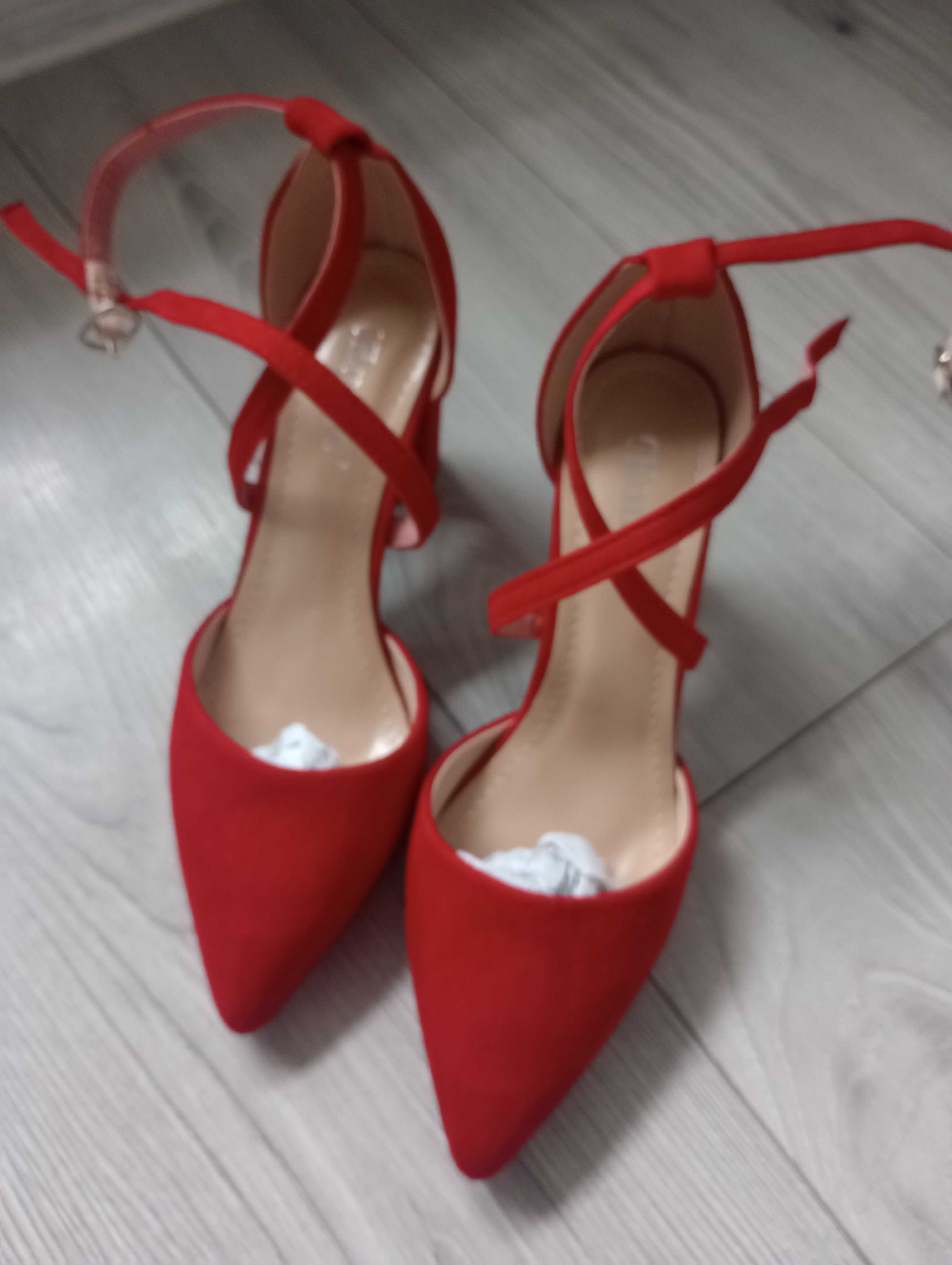 Buty na obcasie czerwone rozmiar 36