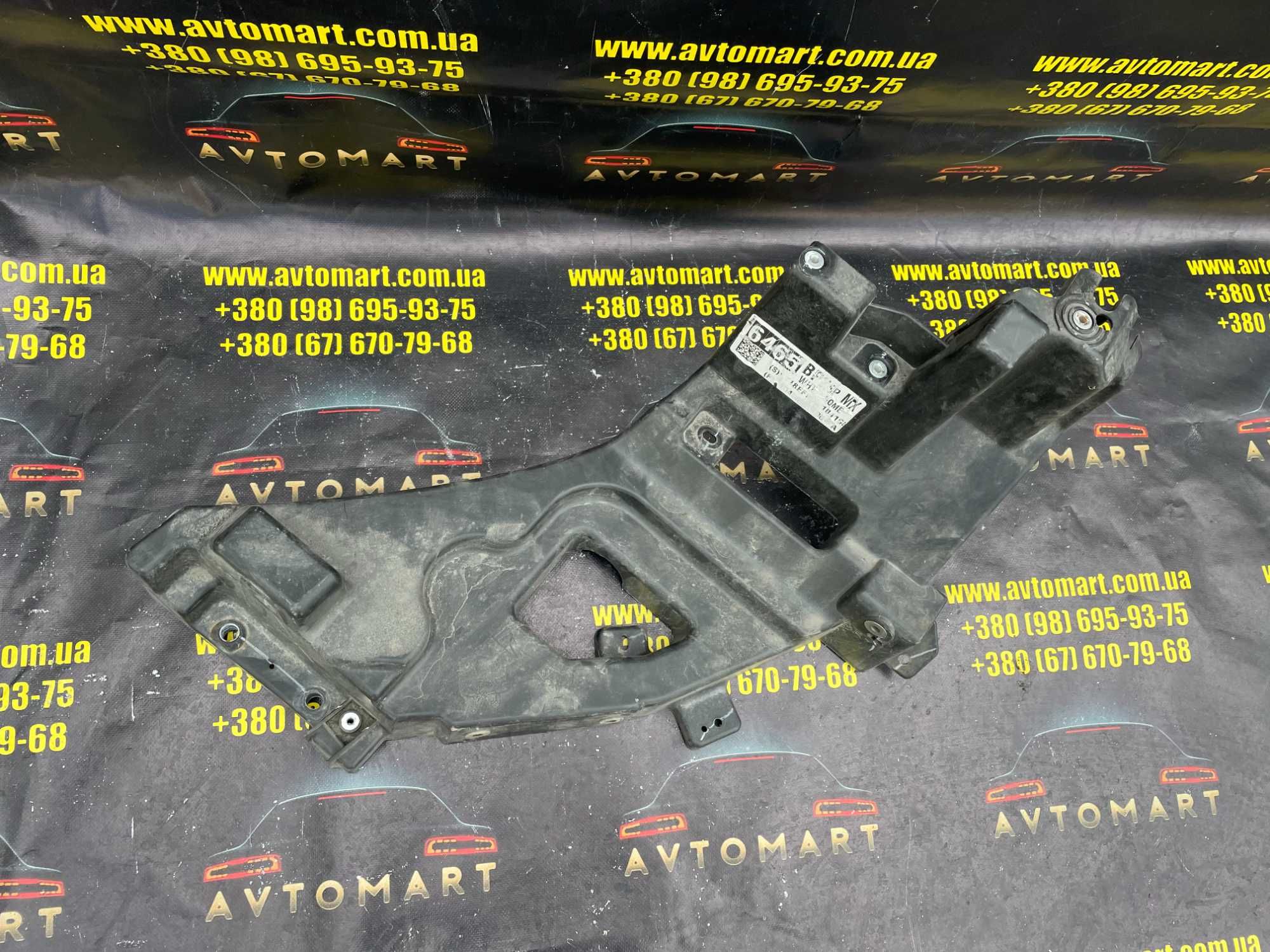 Кронштейн фары левый шахта Tesla mx 1043357-00-F Кронштейн фари