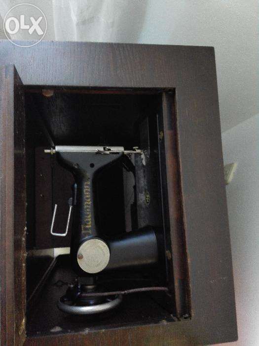 Máquina de costura eléctrica antiga marca Naumann