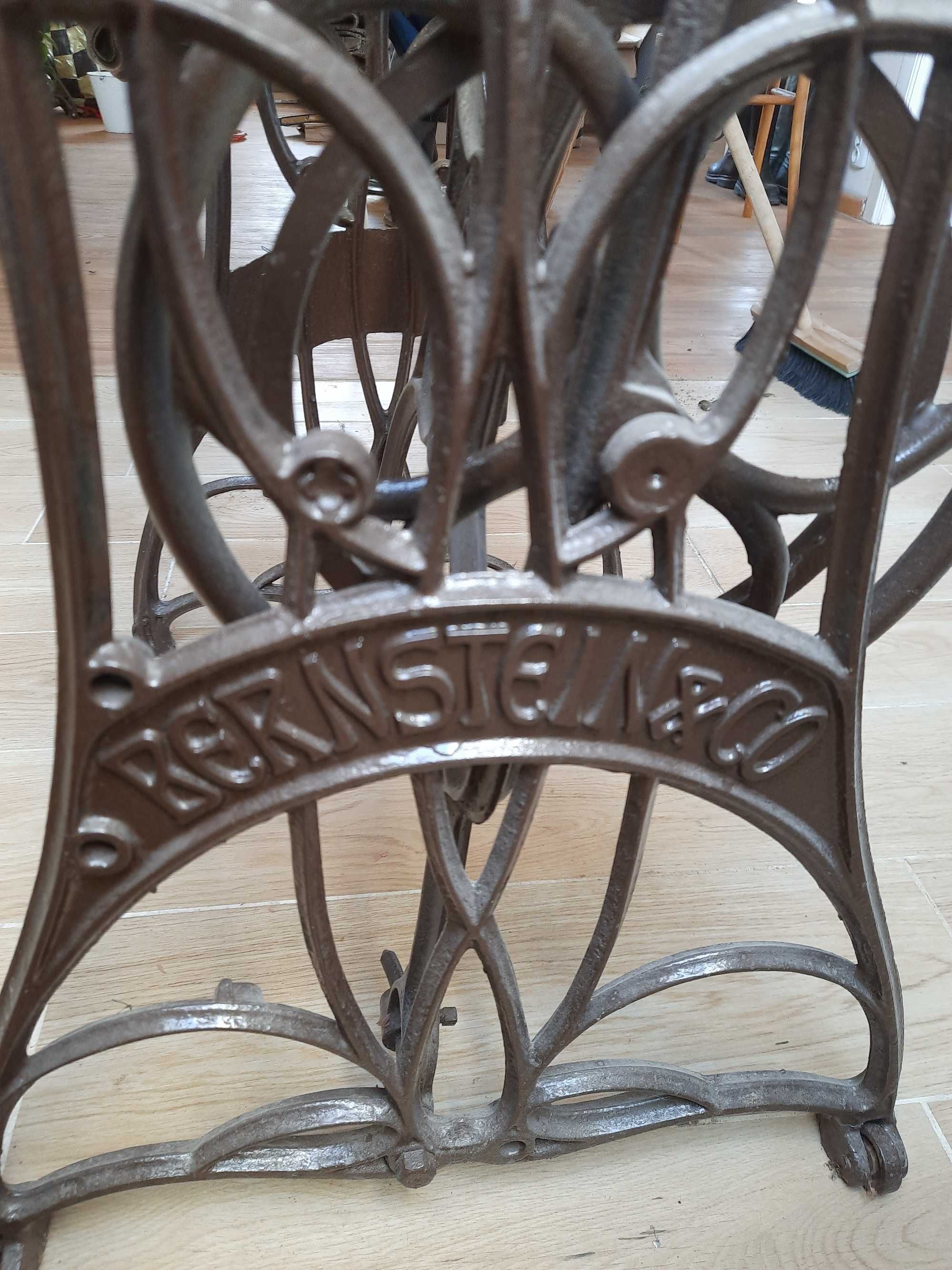 Odnowiony kolekcjonerski stolik żeliwny  BERNSTEIN & CO