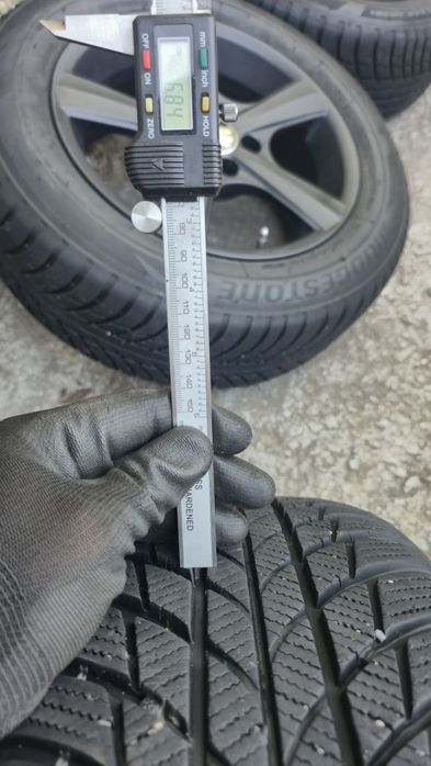 Продам зимову гуму 205/55/16