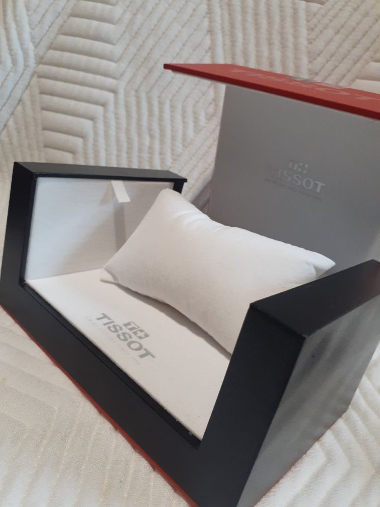 Продаеться НОВИЙ ШВЕЙЦАРСЬКИЙ кварцовийі годиник TISSOT(.Оригінал)