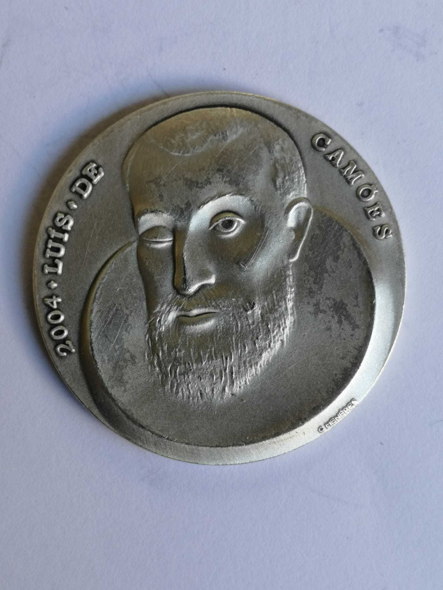 Medalha em prata maciça 2004 de homenagem a Luís de Camões