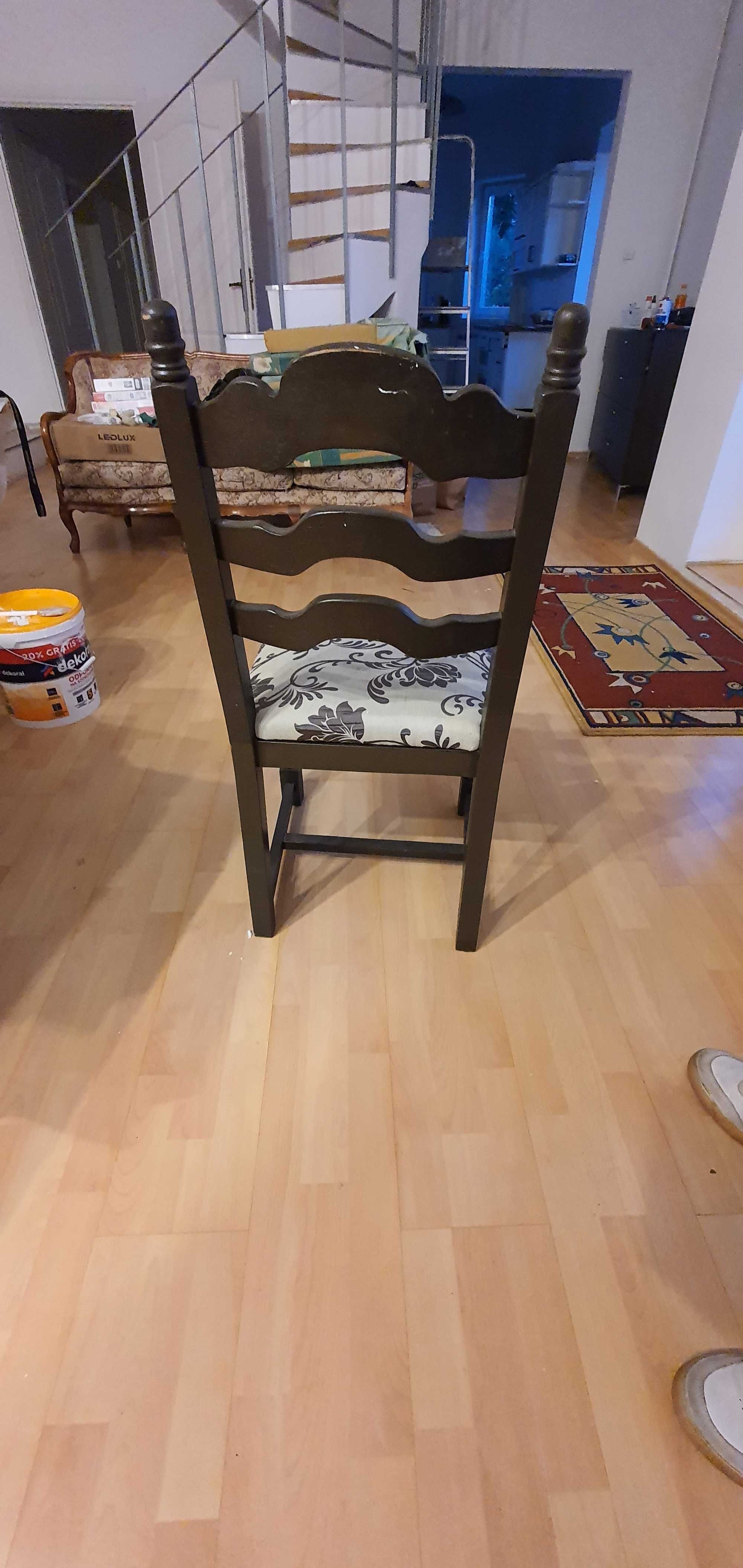 Stół + 6 krzeseł drewno do renowacji, bardzo stabilne.
