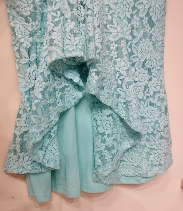 Miętowa koronkowa wizytowa sukienka Joanna Hope