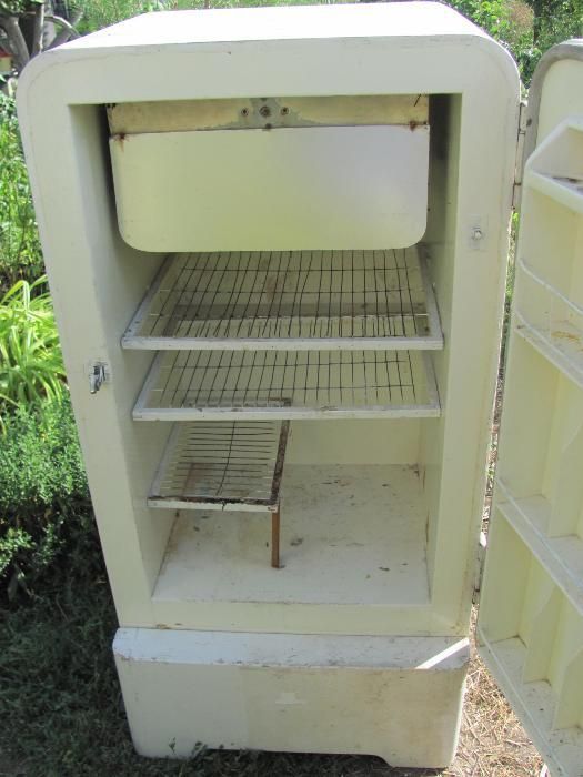 Полностью деревянный холодильник "Днепр" . Антиквариат. В коллекцию.