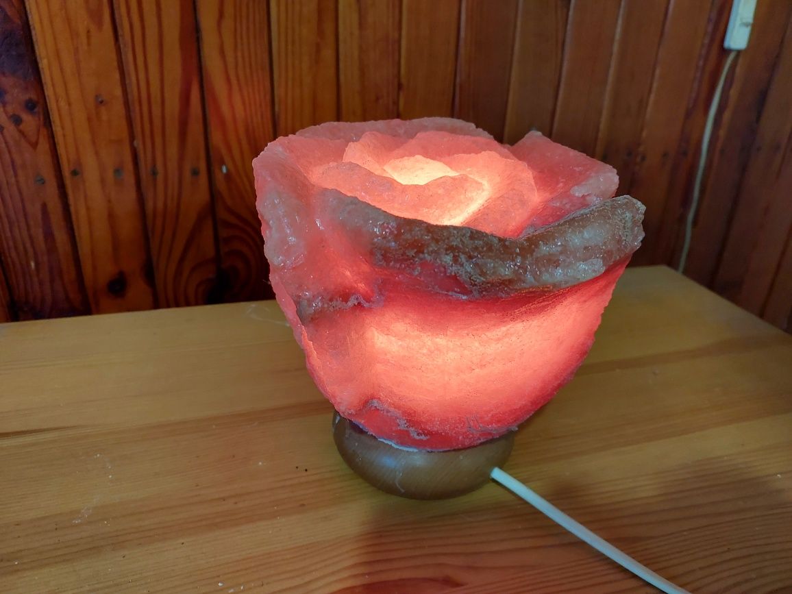 Lampka solna himalajska z różowej soli w kształcie róży wys.17 średni