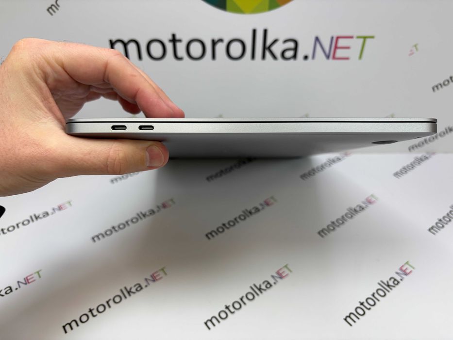 MacBook Pro 13 2019 TouchBar i5 1,4GHz 16RAM 256SSD Space Gray 4 цикла